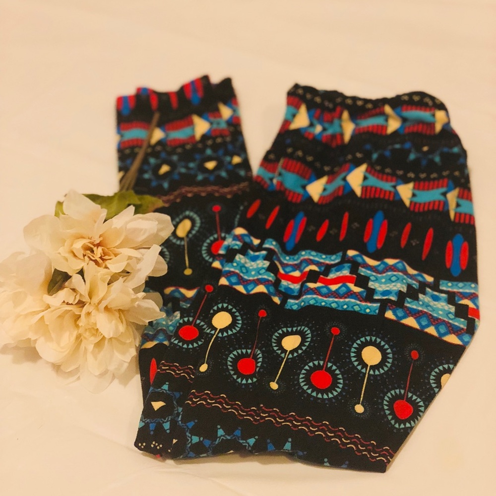 💗New LuLaRoe Black Patterned Leggings! Super soft